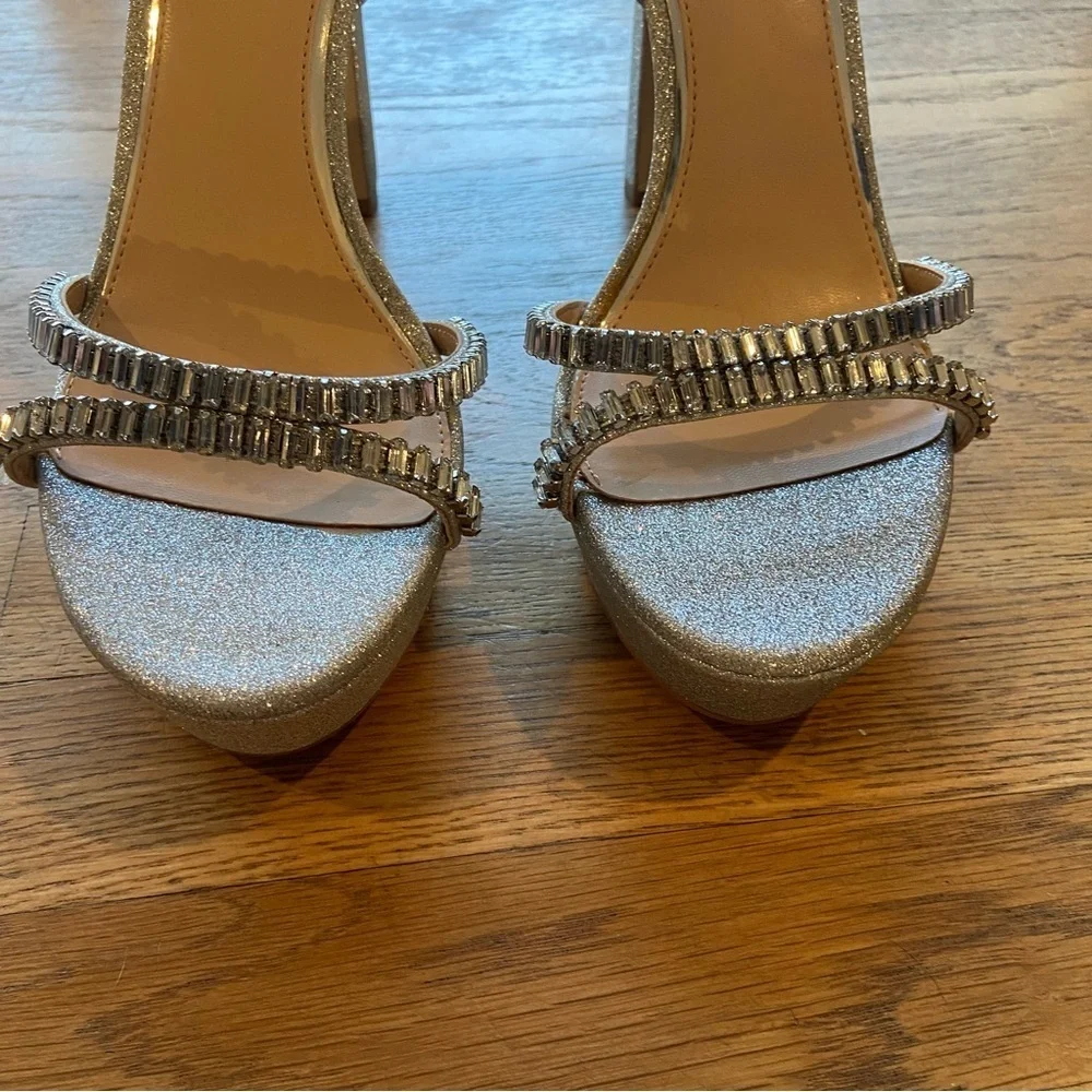 Jewel Badgley Mischka euc super
